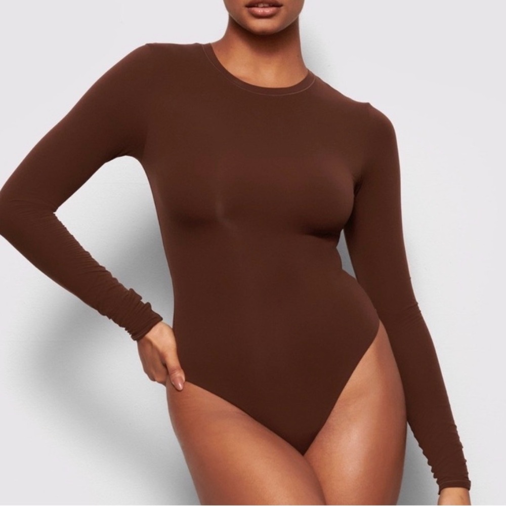 SKIMS Long Sleeve Bodysuit in Chocolate Brown